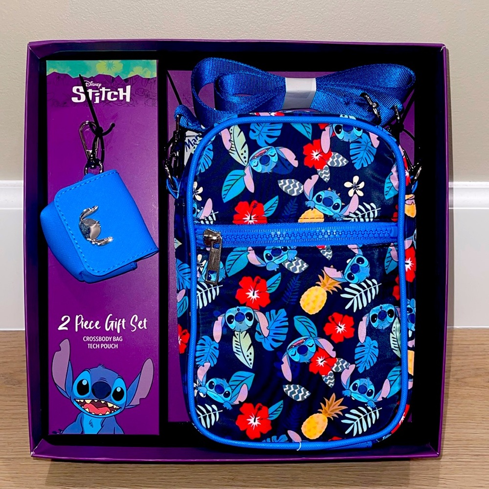 ❤️NEW!!❤️ Disney Stitch 2 piece Gift Set Crossbody Bag Tech Pouch.
